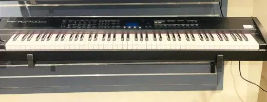 Roland RD-700SX DIGITAL STAGE PIANO